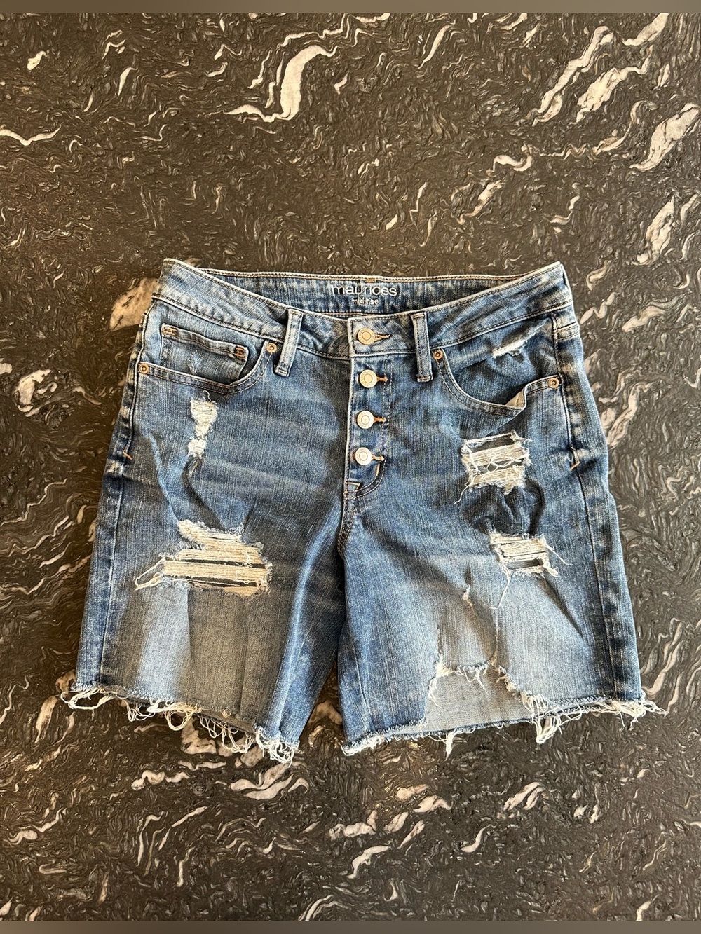 Maurices Mid-Rise Distressed Blue Button-Front Denim Shorts SZ 6